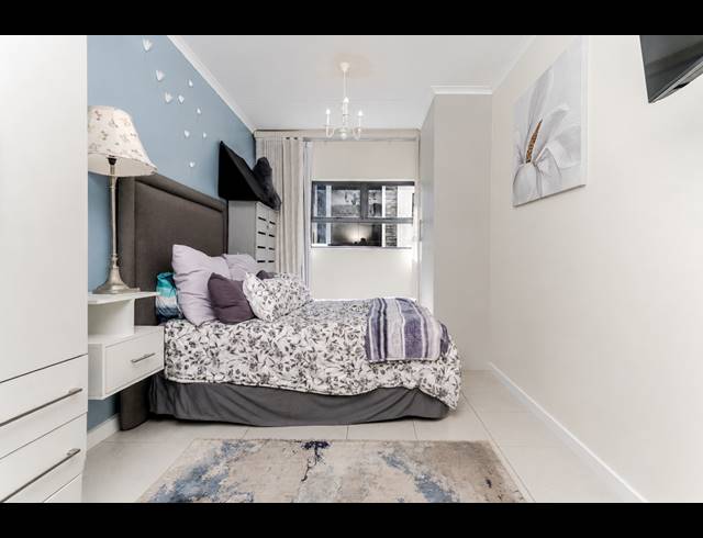 2 BEDROOM APARTMENT FOR SALE IN HALFWAY HOUSE